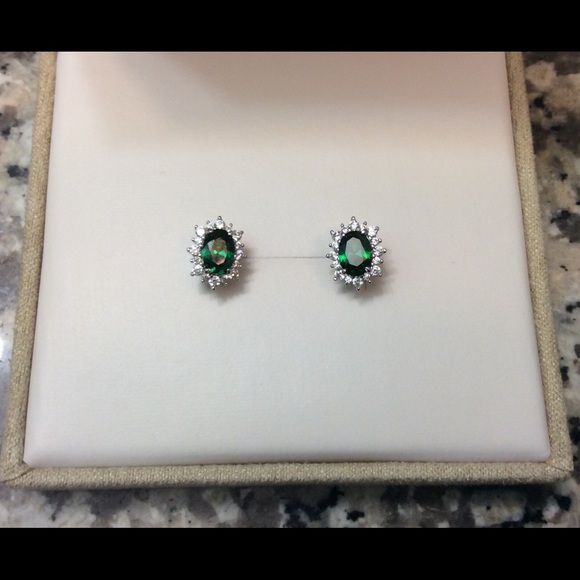 Green and white cz earrings - Picture 1 of 3